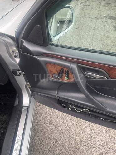 Mercedes E 240-12