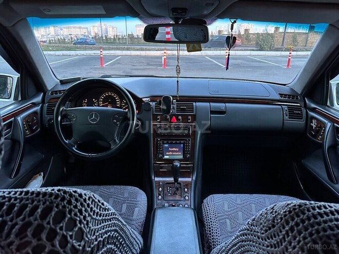 Mercedes E 240-9