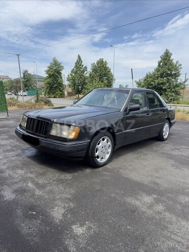 Mercedes 250 D-2