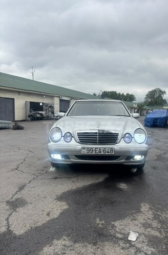 Mercedes E 240-1