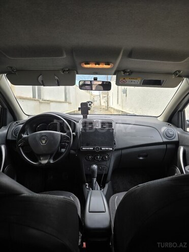 Renault Logan-11