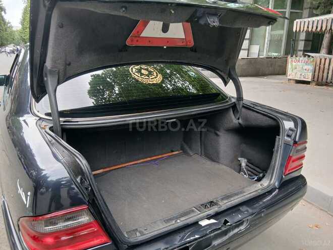 Mercedes E 230-2
