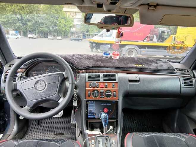 Mercedes E 230-3