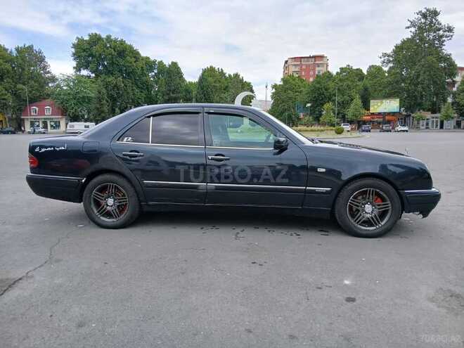 Mercedes E 230-5