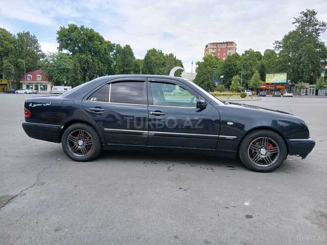 Mercedes E 230-7