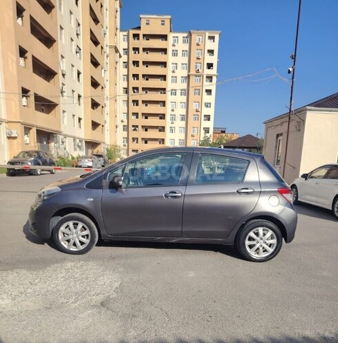 Toyota Vitz-4