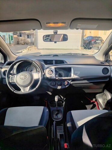 Toyota Vitz-8