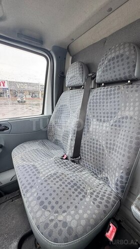 Ford Transit-9