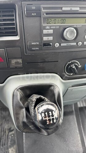 Ford Transit-12
