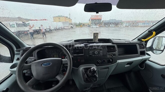 Ford Transit-8