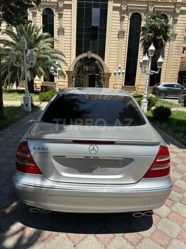 Mercedes E 240-5