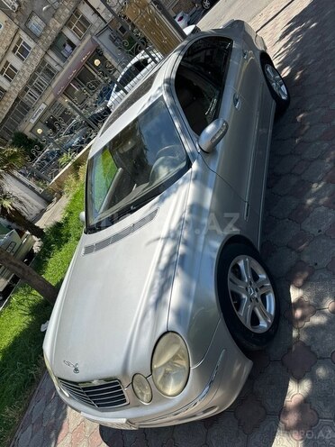 Mercedes E 240-11