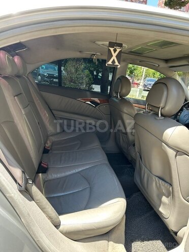 Mercedes E 240-16