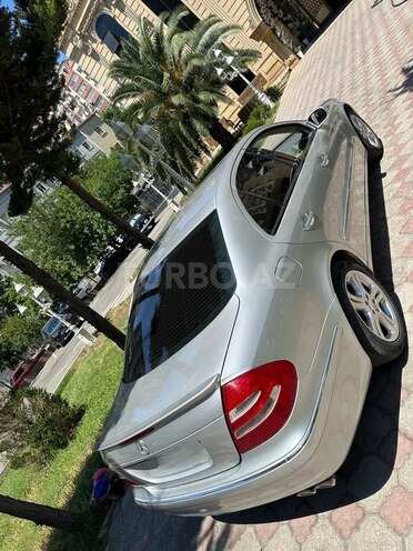 Mercedes E 240-13