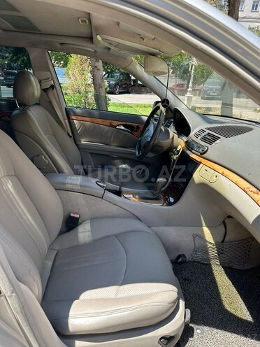 Mercedes E 240-17