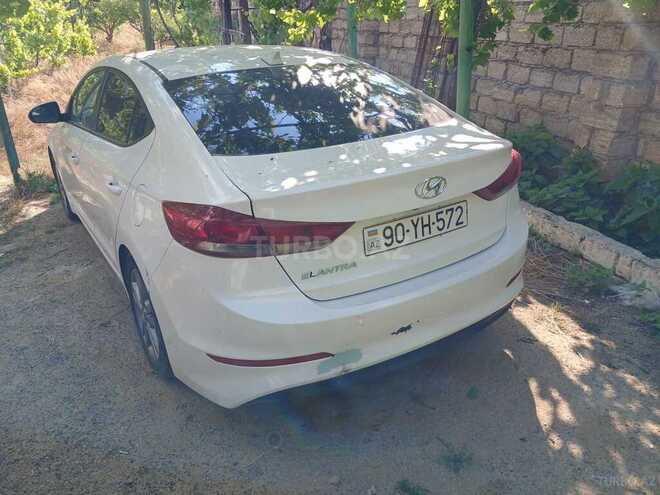 Hyundai Elantra-2