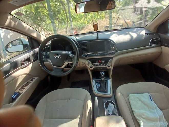 Hyundai Elantra-4