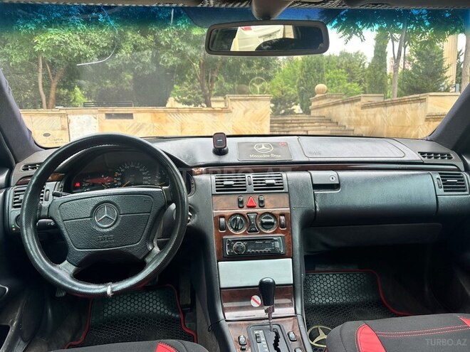 Mercedes E 200-2