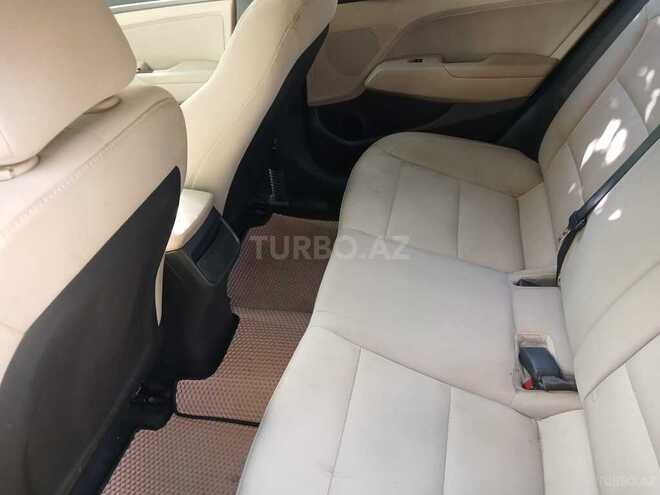 Hyundai Elantra-5