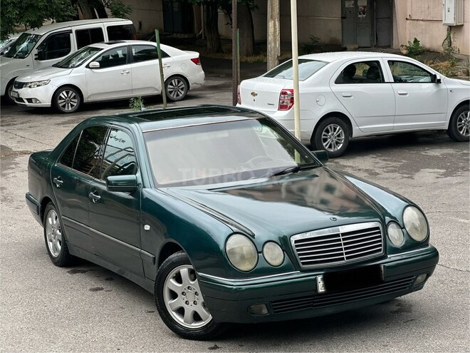 Mercedes E 200-1