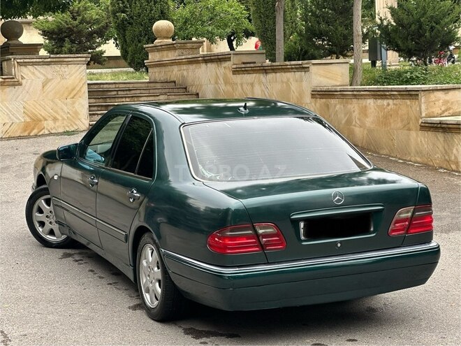 Mercedes E 200-8