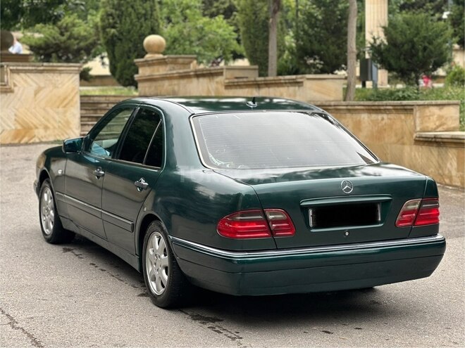 Mercedes E 200-10