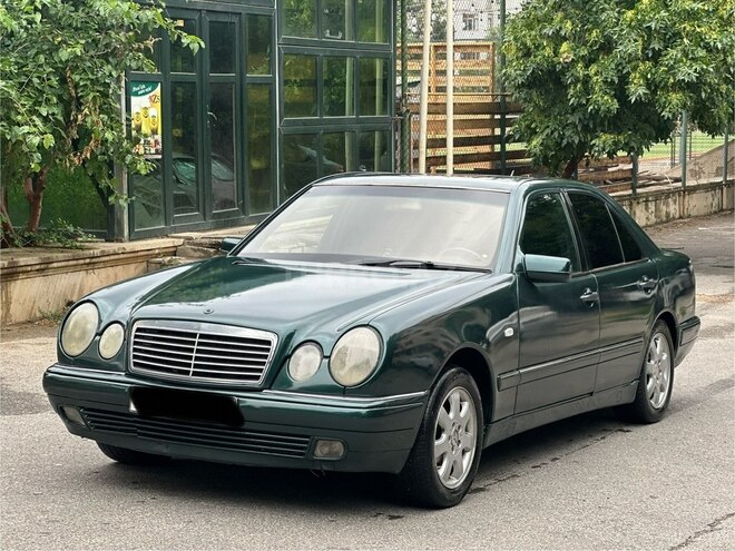 Mercedes E 200-13