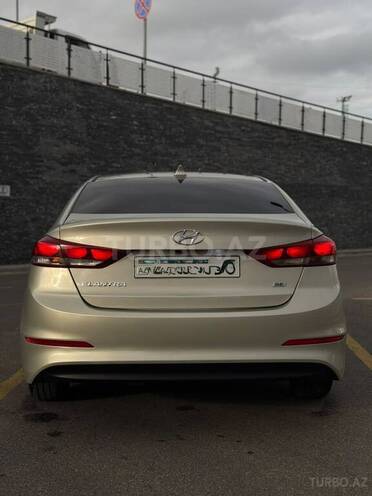 Hyundai Elantra-7