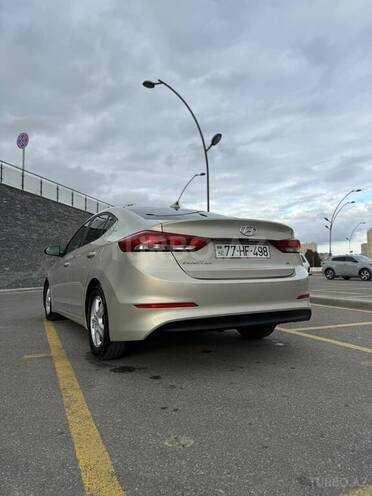 Hyundai Elantra-10