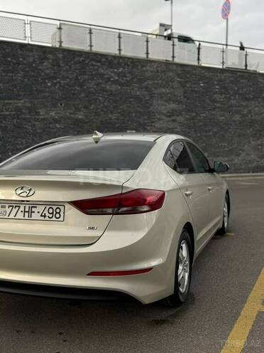 Hyundai Elantra-9
