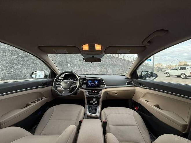 Hyundai Elantra-11