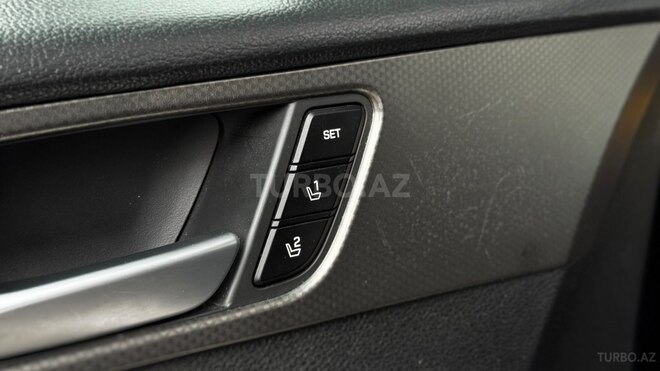 Hyundai Sonata-12