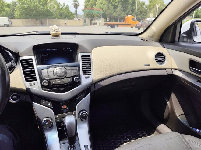 Chevrolet Cruze-10