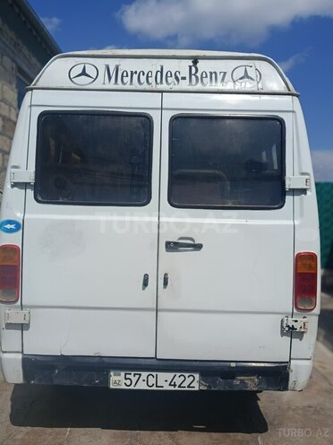 Mercedes 208 D-5