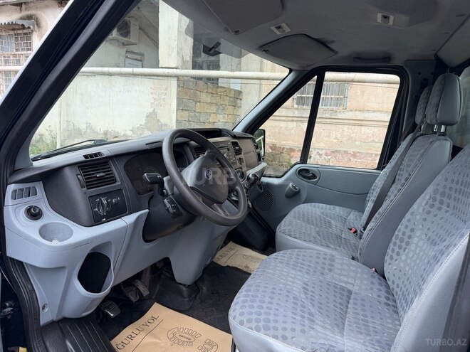 Ford Transit-10