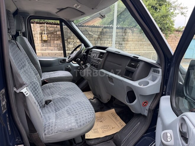 Ford Transit-11