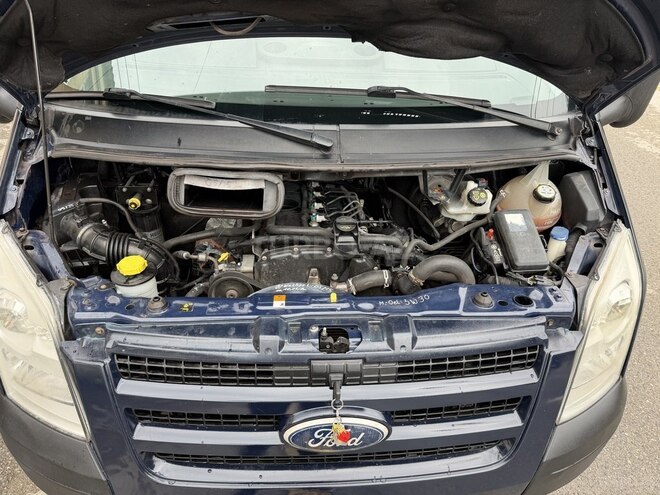 Ford Transit-17
