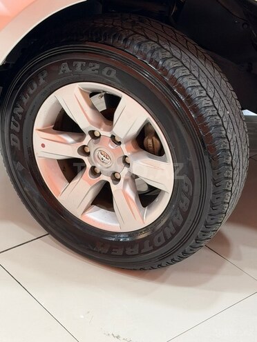 Toyota Land Cruiser Prado-11