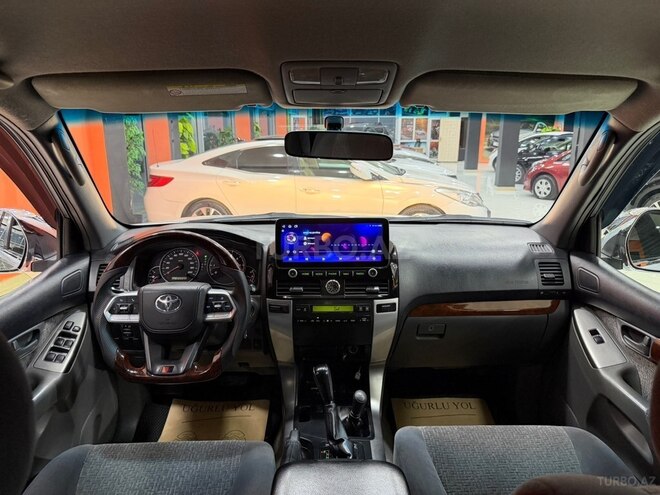 Toyota Land Cruiser Prado-24
