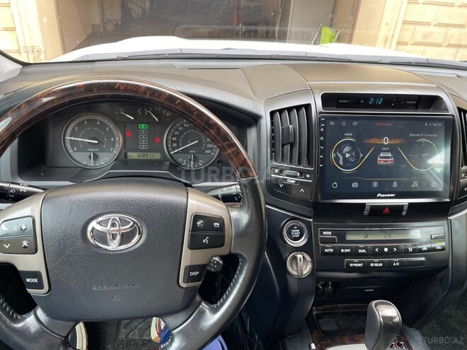 Toyota Land Cruiser-7