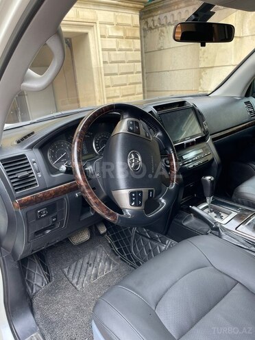 Toyota Land Cruiser-6