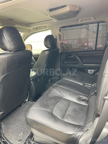Toyota Land Cruiser-10
