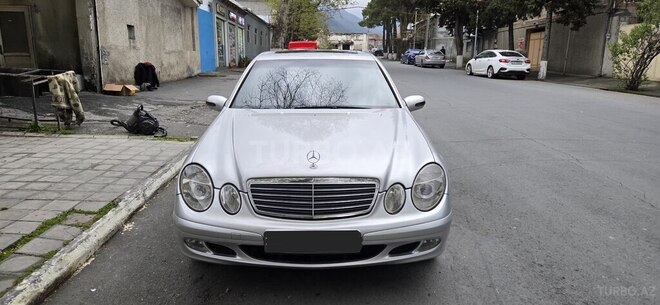 Mercedes E 200-1