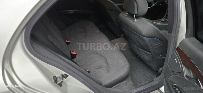 Mercedes E 200-10