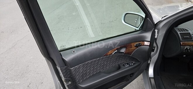 Mercedes E 200-11