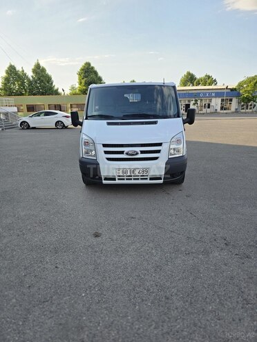 Ford Transit-7