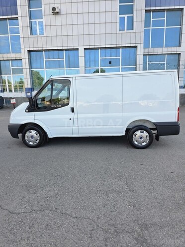 Ford Transit-10