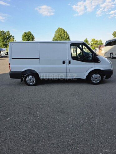Ford Transit-9