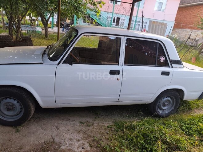 LADA (VAZ) 2107-2