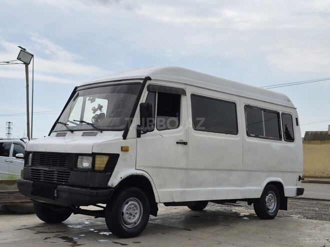 Mercedes 208 D-1